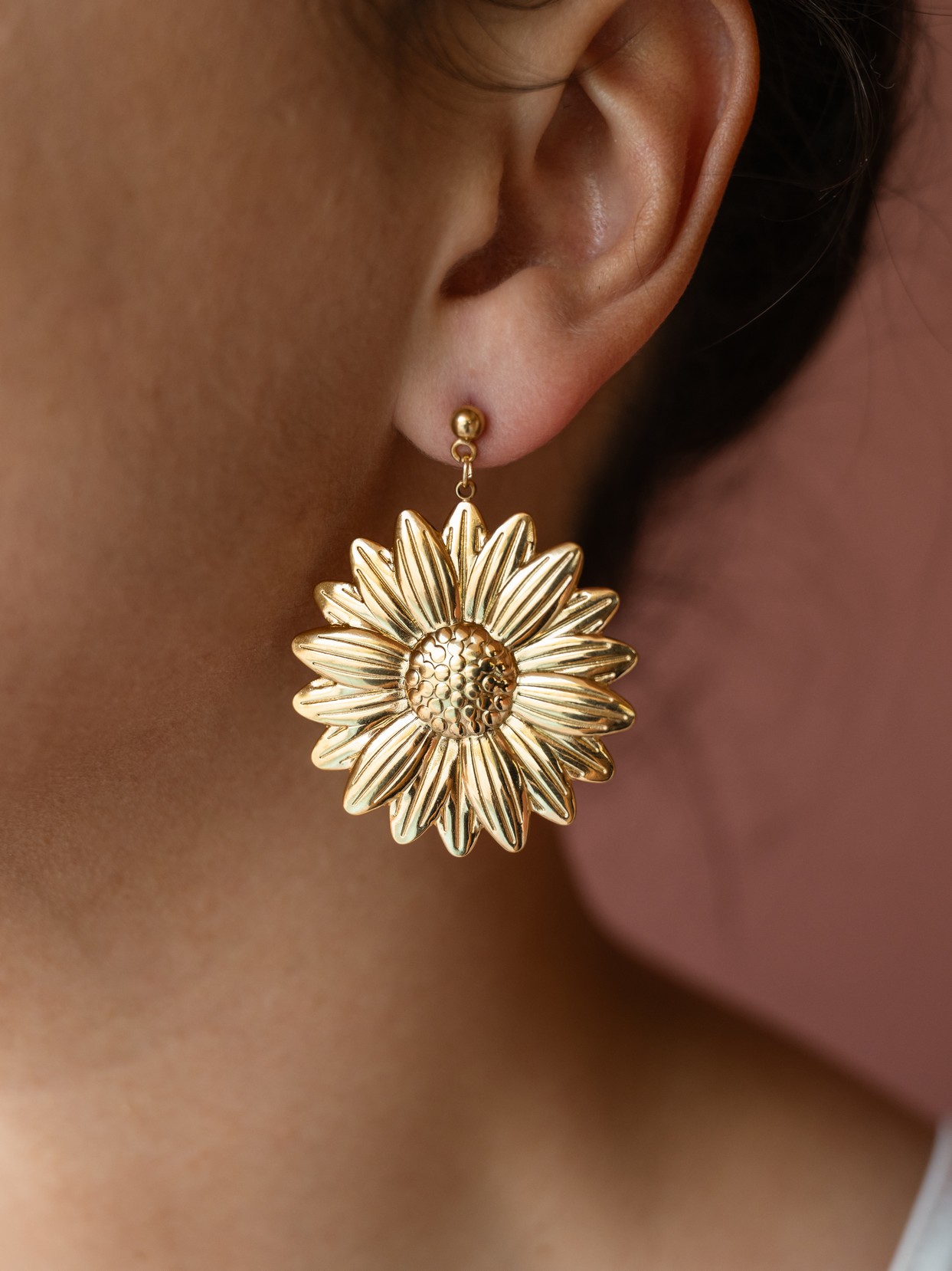 Ανάγλυφο σχεδιασμό που αποτυπώνει κάθε πέταλο με ακρίβεια. και φυσική λάμψη.